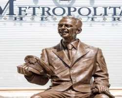 The actor was also honored by a statue made by Jamie Lester which was laid on High Street ahead Metropolitan Theatre in his hometown.